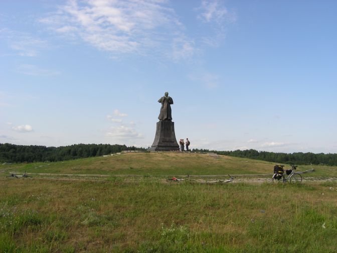 Памятник Мусоргскому у дер.Карево